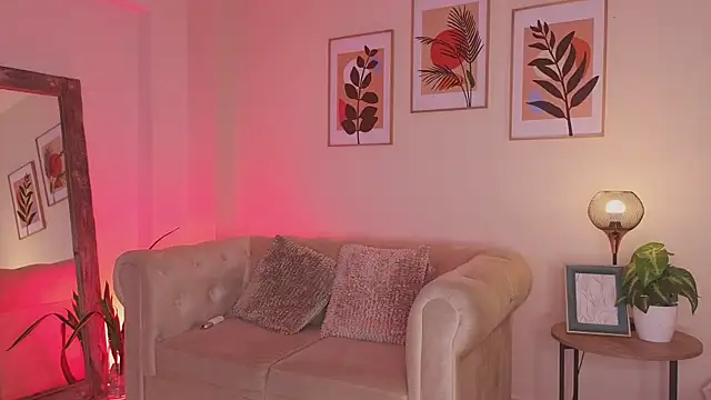 DahianaWalcott online show from 03-30-26, 07:37