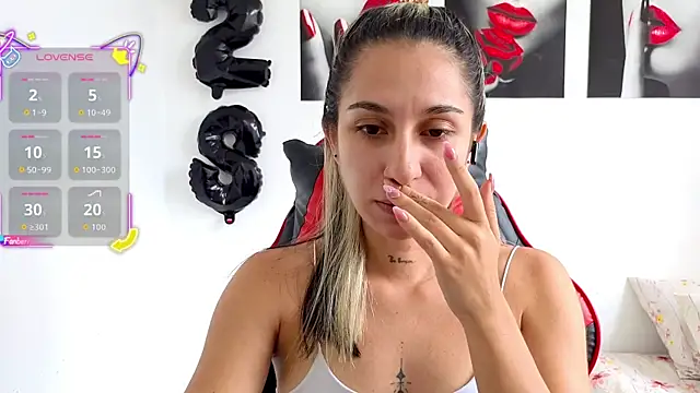 Snapshot of tammyandrade_ chatting on 09-15-25, 03:45 tammyandrade online show from 09-15-25, 03:45
