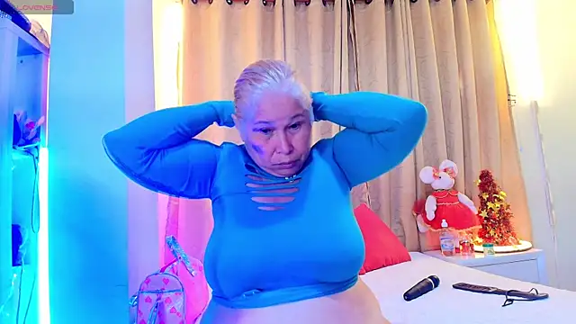 girl amada online show from 11-22-25, 07:02