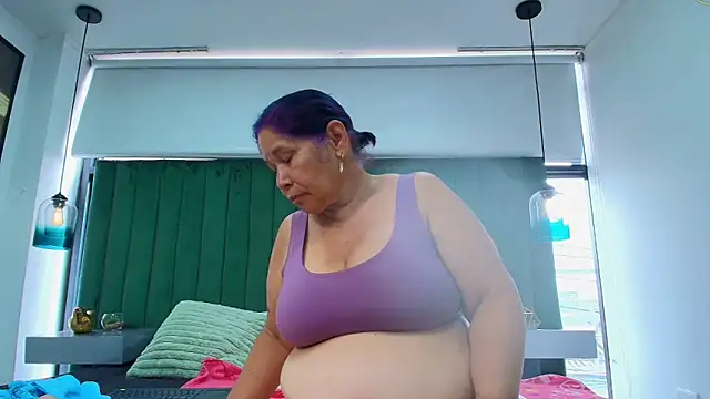 Snapshot of girl_amada chatting on 05-30-26, 02:25 girl amada online show from 05-30-26, 02:25