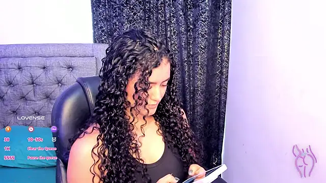 Snapshot of Adhara-zanne chatting on 11-29-25, 05:27 Adhara-zanne online show from 11-29-25, 05:27