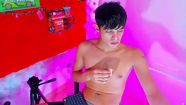 LilOwen  online show from 09-25-25, 07:17