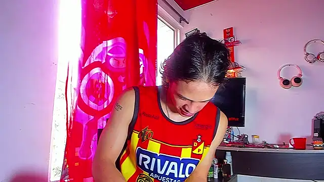 Snapshot of LilOwen_ chatting on 07-19-26, 04:11 LilOwen online show from 07-19-26, 04:11