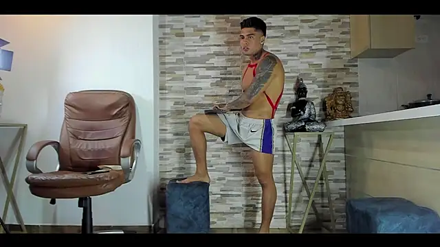 Snapshot of Dominiofit chatting on 01-27-25, 03:15 Dominiofit online show from 01-27-25, 03:15