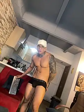 Snapshot of Dominiofit chatting on 10-30-25, 12:45 Dominiofit online show from 10-30-25, 12:45