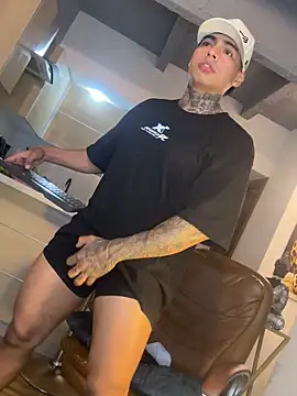 Snapshot of Dominiofit chatting on 11-11-25, 02:55 Dominiofit online show from 11-11-25, 02:55