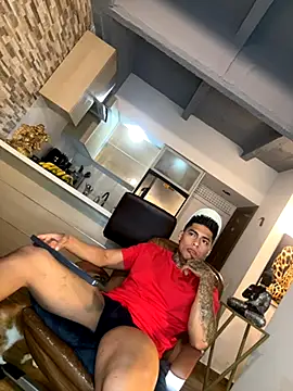 Snapshot of Dominiofit chatting on 11-13-25, 12:09 Dominiofit online show from 11-13-25, 12:09