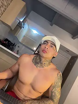 Snapshot of Dominiofit chatting on 11-15-25, 02:53 Dominiofit online show from 11-15-25, 02:53