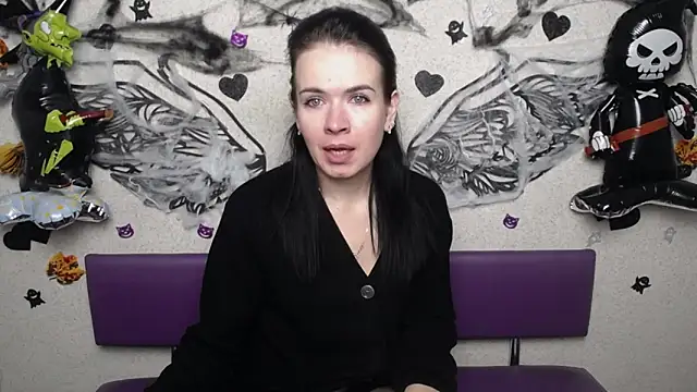 Snapshot of JasmineKouch chatting on 10-18-25, 05:35 JasmineKouch online show from 10-18-25, 05:35