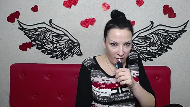 Snapshot of ElizabethSho chatting on 03-06-25, 09:42 ElizabethSho online show from 03-06-25, 09:42