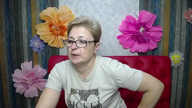 Snapshot of EmiliaGree chatting on 05-15-26, 05:20 EmiliaGree online show from 05-15-26, 05:20