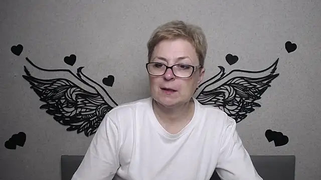 Snapshot of EmiliaGree chatting on 05-31-26, 05:20 EmiliaGree online show from 05-31-26, 05:20