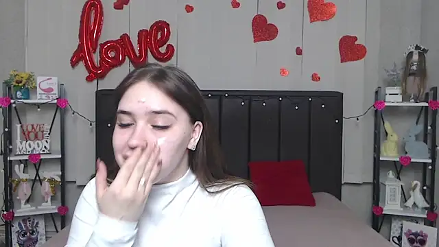 LauraHlot online show from 03-17-25, 06:32