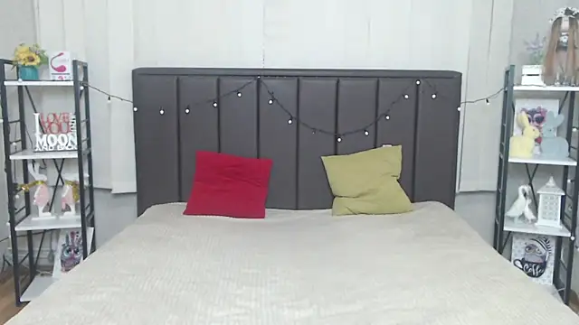 LauraHlot online show from 09-25-25, 05:44