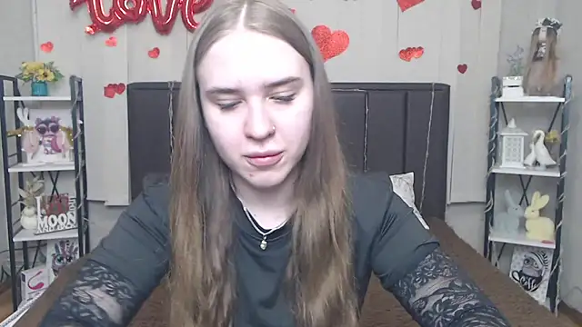 Snapshot of LauraHlot chatting on 05-16-26, 05:34 LauraHlot online show from 05-16-26, 05:34
