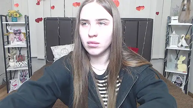 Snapshot of LauraHlot chatting on 05-31-26, 05:53 LauraHlot online show from 05-31-26, 05:53