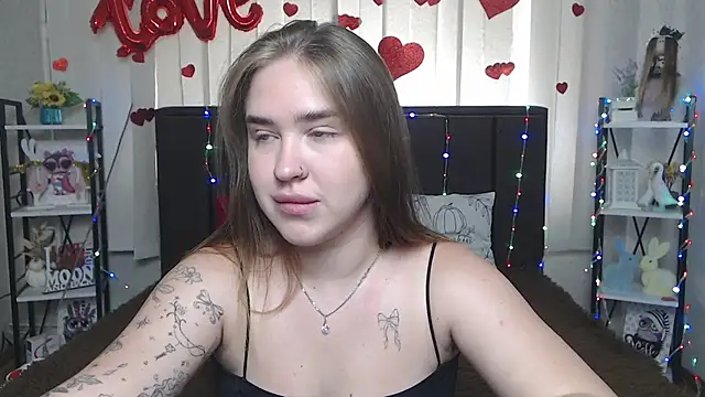 Snapshot of LauraHlot chatting on 07-06-26, 08:22 LauraHlot online show from 07-06-26, 08:22