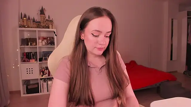 WalkingGirl online show from 09-29-25, 04:01