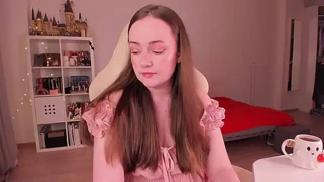 WalkingGirl online show from 09-30-25, 05:18