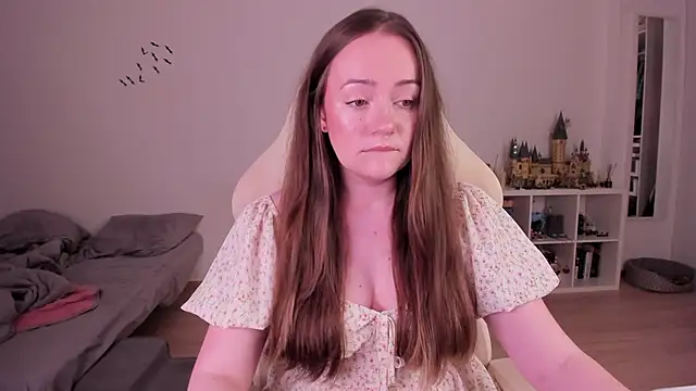 WalkingGirl online show from 11-06-25, 08:32