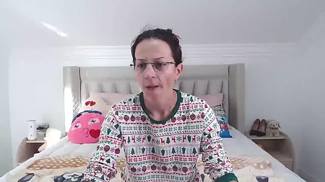 Snapshot of CatWoman0001 chatting on 11-25-25, 07:52 CatWoman0001 online show from 11-25-25, 07:52