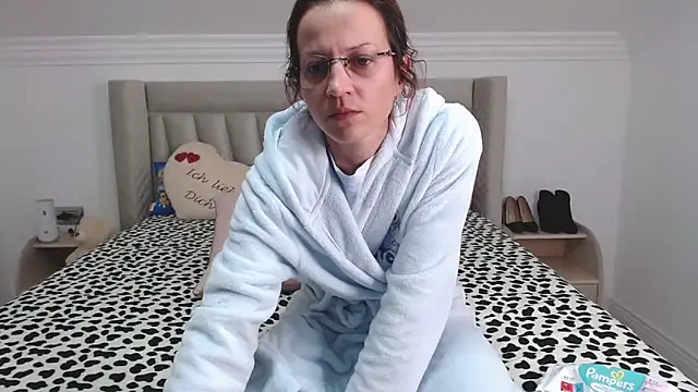 Snapshot of CatWoman0001 chatting on 11-30-25, 10:36 CatWoman0001 online show from 11-30-25, 10:36