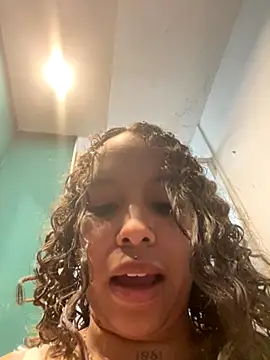 MarieLeon online show from 10-05-25, 09:13