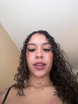 MarieLeon online show from 05-16-26, 07:45