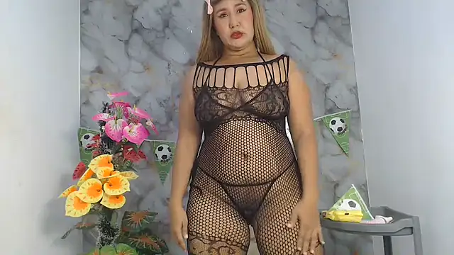 Snapshot of brown_halos chatting on 06-18-26, 01:06 brown halos online show from 06-18-26, 01:06