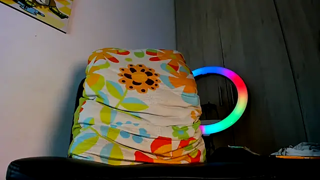 Snapshot of m1tsur1 chatting on 10-19-25, 12:11 m1tsur1 online show from 10-19-25, 12:11