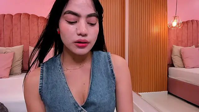Snapshot of ariel_jonees chatting on 12-12-24, 05:04 ariel jonees online show from 12-12-24, 05:04
