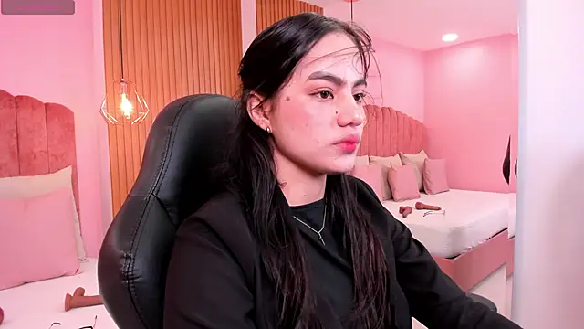 Snapshot of ariel_jonees chatting on 03-04-25, 04:30 ariel jonees online show from 03-04-25, 04:30