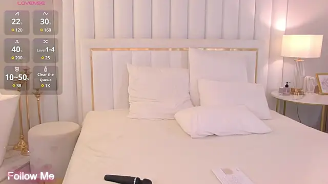 Snapshot of MaryReel chatting on 02-19-25, 12:57 MaryReel online show from 02-19-25, 12:57