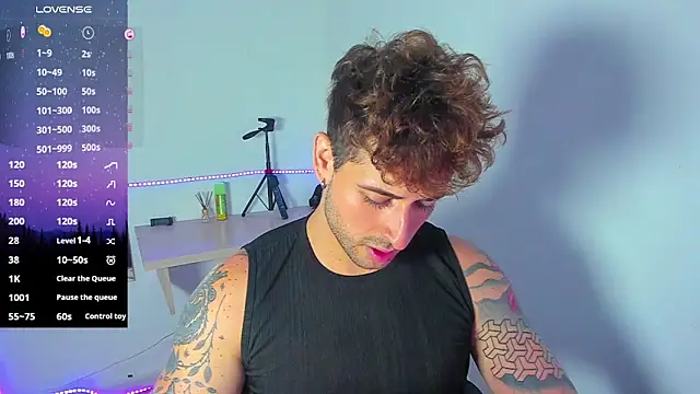 Ares blue online show from 10-31-25, 01:12