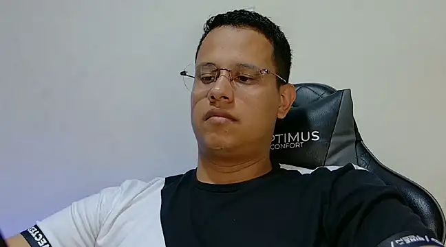 Snapshot of LiamVidal chatting on 01-14-25, 07:32 LiamVidal online show from 01-14-25, 07:32