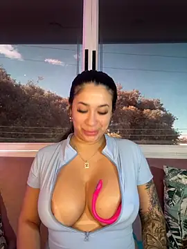 Snapshot of kiim_taaylor chatting on 09-19-25, 01:01 kiim taaylor online show from 09-19-25, 01:01