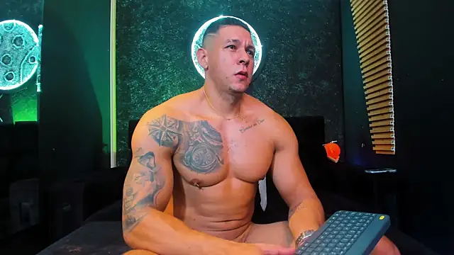 MassimoWalton2 online show from 12-18-24, 03:04