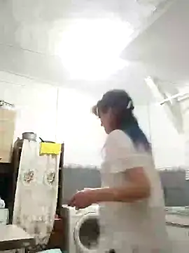 Snapshot of SweetLeila40 chatting on 01-03-25, 04:48 SweetLeila40 online show from 01-03-25, 04:48