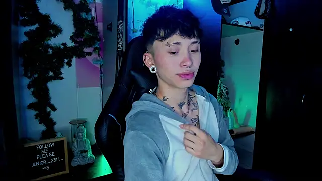 Snapshot of juniior_2311_ chatting on 03-14-25, 11:23 juniior 2311 online show from 03-14-25, 11:23