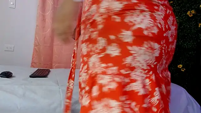 Snapshot of evaleribigtits18 chatting on 12-14-25, 04:01 evaleribigtits18 online show from 12-14-25, 04:01