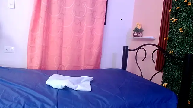 Snapshot of evaleribigtits18 chatting on 01-10-26, 12:23 evaleribigtits18 online show from 01-10-26, 12:23