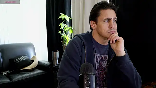 Snapshot of DamienSliick chatting on 11-23-25, 08:30 DamienSliick online show from 11-23-25, 08:30