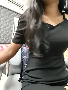 Snapshot of yhona_darling chatting on 05-18-26, 06:36 yhona darling online show from 05-18-26, 06:36