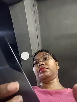 Snapshot of Hot_Urvi chatting on 03-19-25, 07:18 Hot Urvi online show from 03-19-25, 07:18