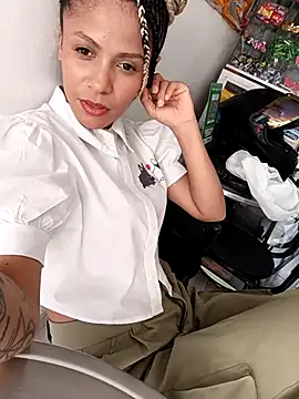 Snapshot of BlairSamy chatting on 11-04-25, 03:55 BlairSamy online show from 11-04-25, 03:55