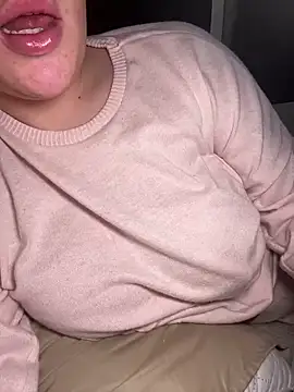 Snapshot of lilylush24 chatting on 12-30-24, 02:40 lilylush24 online show from 12-30-24, 02:40