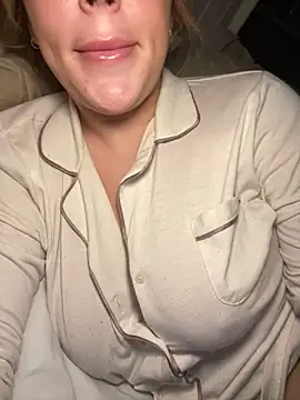 Snapshot of lilylush24 chatting on 01-15-25, 10:35 lilylush24 online show from 01-15-25, 10:35