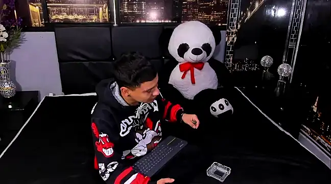 salvadorgomezx online show from 12-28-24, 07:22