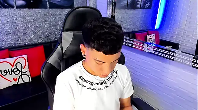 salvadorgomezx online show from 01-03-25, 02:43