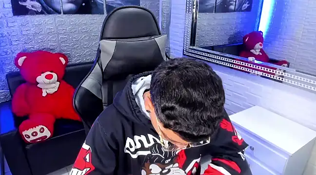 salvadorgomezx online show from 02-05-25, 08:54